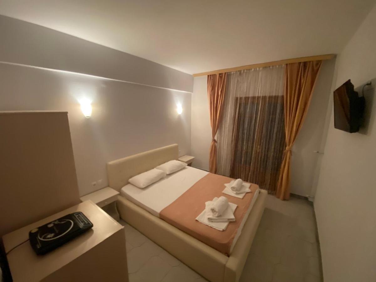 Delfino Hotel Мола-Калива Экстерьер фото