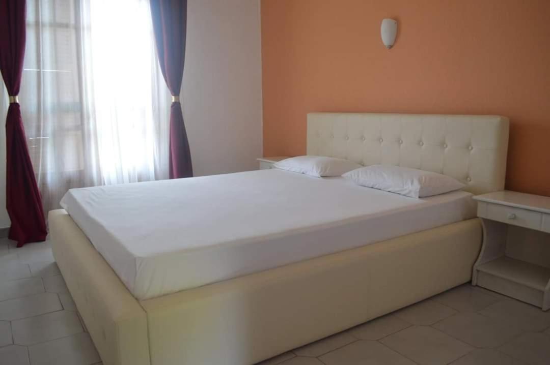 Delfino Hotel Мола-Калива Экстерьер фото